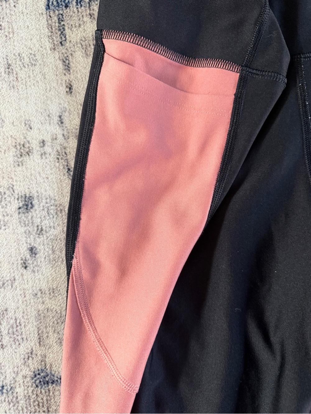 Under Armour HeatGear Black and Pink Leggings - Picture 2 of 4